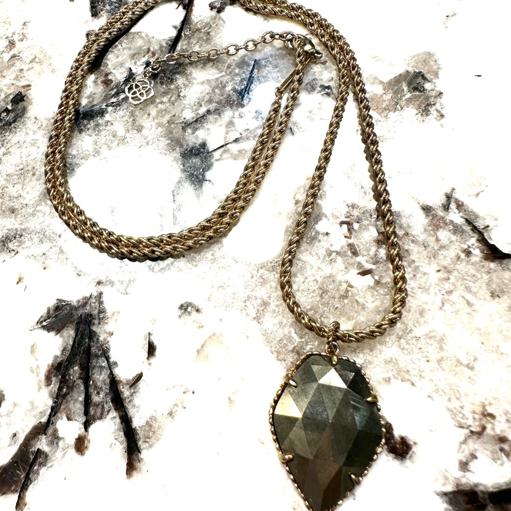 EUC ✨ Corla Necklace in Rose Gold & Pyrite